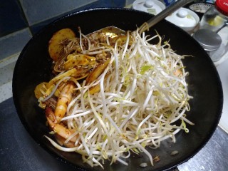 9、麻辣香锅,先炒不容易熟的，再下锅容易炒熟的