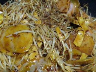 10、麻辣香锅,加料酒，白糖炒均匀