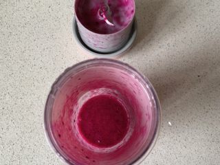 3、火龙果酸奶冻,几秒钟搞定