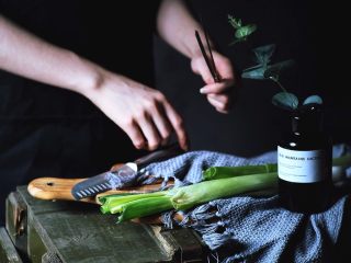 2、超好吃的烤肉配方 青椒烤羊肉/小羊排,别忘记准备竹签或铁签~