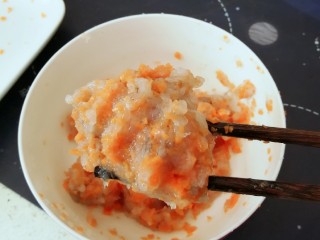 9、鲜虾饼,搅拌均匀