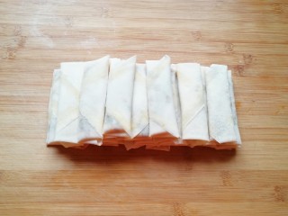 13、炸春卷,全部春卷做完。