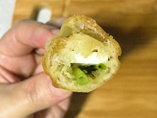 12、私家版培根牙签油条,卷起,卷牢固。