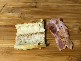 10、私家版培根牙签油条,一片油条,一片培根。