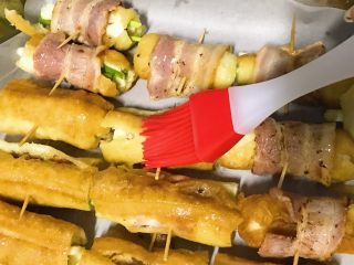 16、私家版培根牙签油条,刷子油条卷儿上。