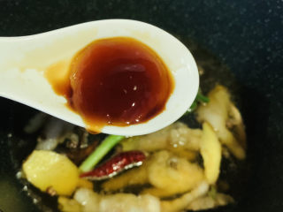 14、香辣卤鸡爪,加1勺蚝油,开大火煮开;