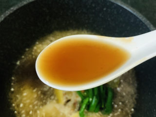 15、香辣卤鸡爪,加1勺料酒;