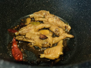 19、香辣卤鸡爪,收汁,起锅;