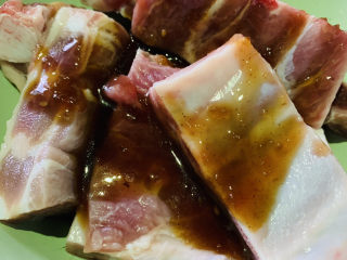 8、蒜香烤排骨,加烤肉酱