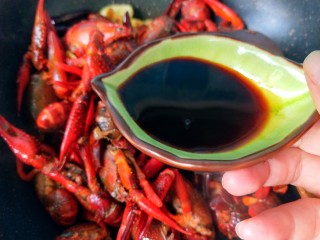 10、香辣小龙虾,两勺生抽。