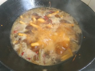 12、香辣卤鸡爪,加入适量温水没过鸡爪