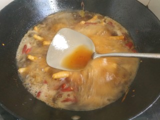 13、香辣卤鸡爪,加入适量盐