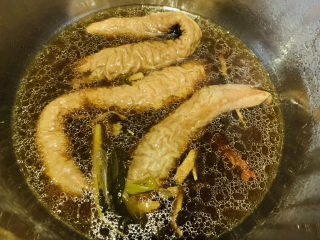 5、干煸肥肠,高压锅上汽压20分钟