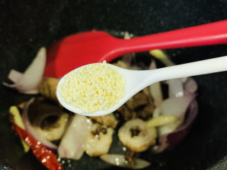 12、干煸肥肠,加鸡精