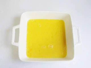 2、脆皮茄子,蛋液搅拌好