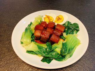 13、红烧肉,摆盘出锅,汤汁浇在肉上