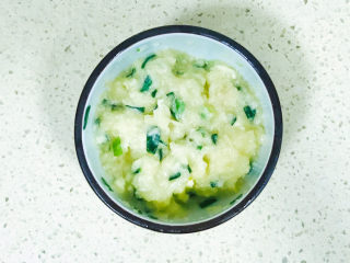 9、烤馒头片,搅拌均匀，就是黄油大蒜调味料了