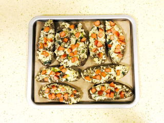 15、烤馒头片,荞麦馒头独有的口感，于黄油蒜香融合于一体，脆脆香香，非常美味