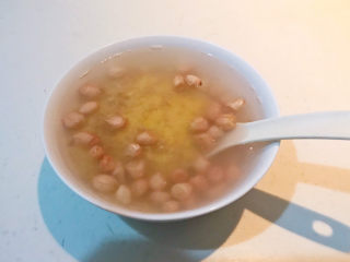 6、小米红薯粥,加入冷水浸泡30分钟