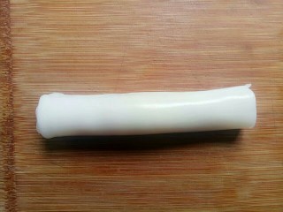 11、河粉包肉之卷河粉,包入白菜肉末后将河粉皮卷起来