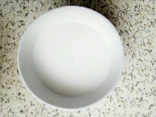 19、河粉包肉之卷河粉,再加入水调成玉米淀粉水