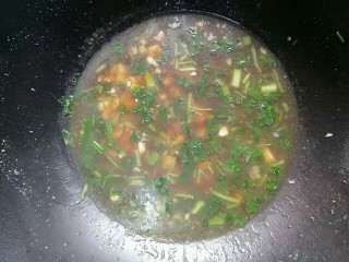 22、河粉包肉之卷河粉,煮开后加入一勺盐和两勺酱油再次煮开卤汁就做好了