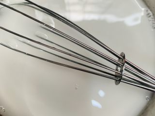 22、冰花锅贴,搅拌均匀备用。