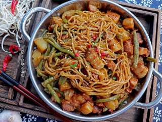 13、五花肉豆角焖面,香喷喷的肉末豆角焖面就做好了