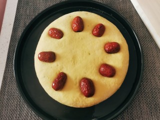 11、南瓜蒸糕,摆放红枣