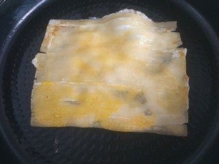 8、烤冷面,翻面