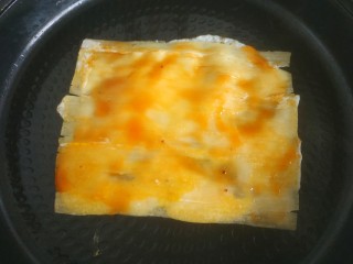 9、烤冷面,刷酱