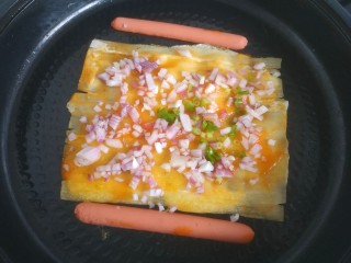 11、烤冷面,撒上洋葱和葱花