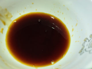 9、包菜炒粉丝,加清水,搅拌均匀,待用