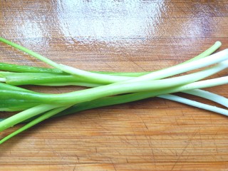 11、压力锅焖奥尔良肉酱鸡翅,香葱摘好洗净