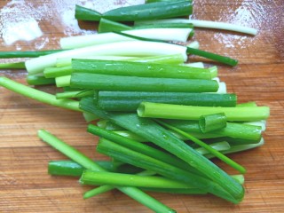 12、压力锅焖奥尔良肉酱鸡翅,切段备用