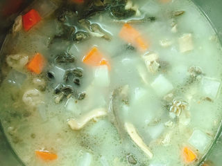 9、羊杂粉,羊杂汤加盐熬成牛奶色