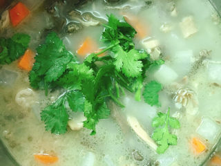 10、羊杂粉,放入香菜、花椒油