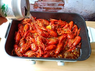 10、简单零失误的啤酒小龙虾,加啤酒一罐（250ml就可以）