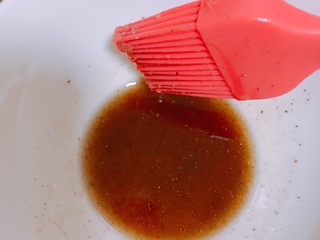 4、消耗饺子皮 葱油饼,拌匀