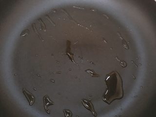 12、消耗饺子皮 葱油饼,有电饼档的用电饼档,没有的用平底锅