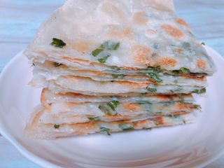 16、消耗饺子皮 葱油饼,可以切着吃也可以撕着吃