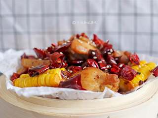 13、干锅鸡腿,最后点缀上白芝麻和香菜叶子就可以上桌啦!