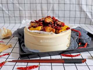 19、干锅鸡腿,掀开锅盖,红彤彤的颜色,撩拨得我口水直流。