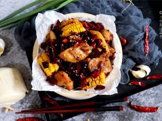 20、干锅鸡腿,鸡肉吸饱调料,越发可爱,肉质弹牙,香辣浓郁。