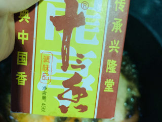 17、明虾鸡爪煲,加十三香；