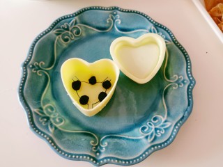 11、蓝莓土豆泥,放入蓝莓