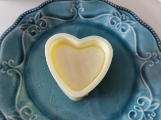 13、蓝莓土豆泥,用盖子压一下