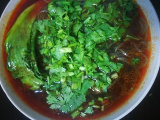 7、酸辣粉,真的好香，粉一开始可能尝着没味道，但是倒入碗中，然后一会会之后就感觉入味了