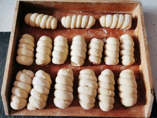 11、香肠馒头卷,二次饧发20分钟