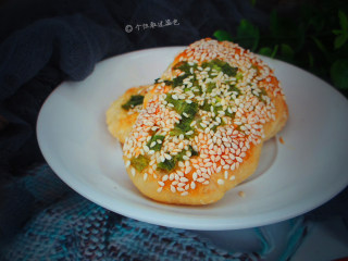 10、葱花油酥饼,烤好的酥饼，很酥香哟！葱香滴！